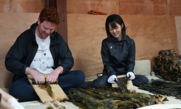 昆布漁師の職人技を疑似体験。羅臼昆布レクチャー＆昆布整形作業